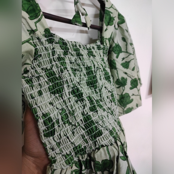 Green Square Neck Smocked Top 💚 - Picture 11 of 13